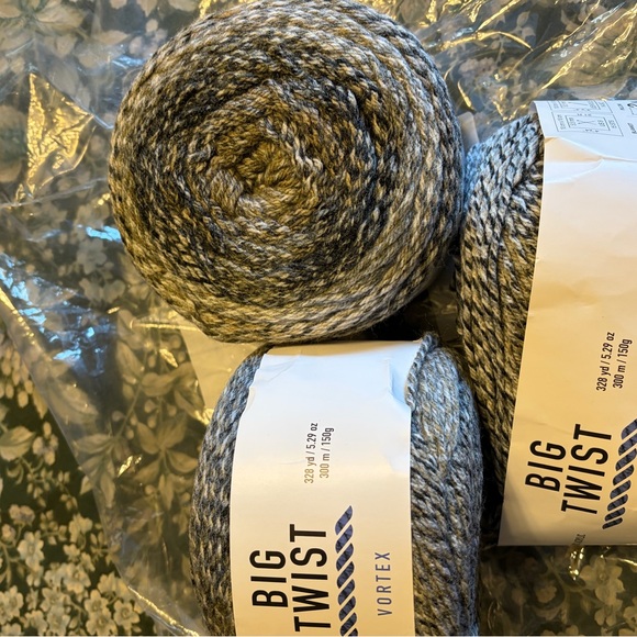 Big Twist Vortex Yarn Bundle Zebra 2 ful cakes and one partial - Picture 4 of 7